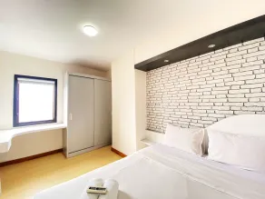 Homey 2Br At Gateway Ahmad Yani Cicadas Apartment - Værelse