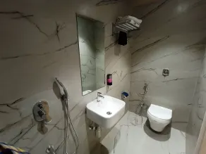 Hotel Golden Suites - Near Nesco - Bathroom