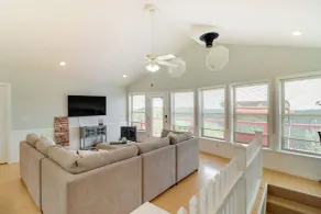 Spacious Yellville Retreat w/ Deck & Balcony - Interiør