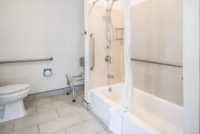 Inn at 50 Long Beach Convention Center - Salle de bain