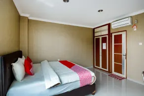 Collection O 3431 Hotel Alpha Bandara - Room