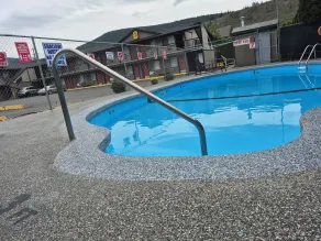Super 8 by Wyndham Kamloops East - Piscine