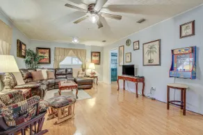 Peaceful Alabama Vacation Rental w/ Large Deck - Interiör