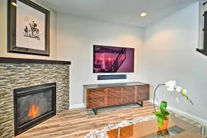 Modern Anchorage Townhome - By Delaney Park Strip! - Interiør