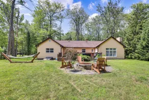 Hot Tub + Fire Pit: Pocono Summit Home! - Innvendig