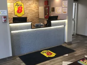 Super 8 by Wyndham South Holland - Réception