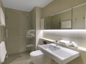 Wyndham Hotel Melbourne - Bathroom