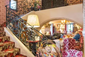 Hostellerie Sarrasine, Replonges - Coin salon dans le hall