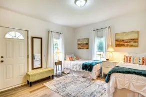 Lakeview Vacation Rental - Walk to Crystal Lake! - Interiør