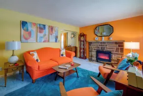Vintage MCM Charm Modern Comforts West Akron - Innvendig