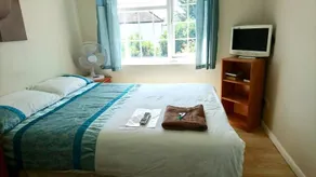 Double with shared bathroom sleeps 1-2 located 5 minutes from Heathrow dsbyr - Rum