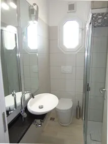 Nice Apartment With Balcony For 6 People - by Beahost Rentals - Badrum