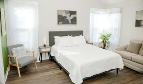3 Beds, Kids Friendly Ranch,Jaccuzzi Tub,Walk to Food Lion,Restaurant, Keurig , sleep noise machine,,Crib,5G - Room