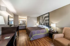 Super 8 by Wyndham Alexander City - Habitación