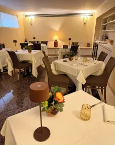 Ambassador Palace Hotel - Restaurant