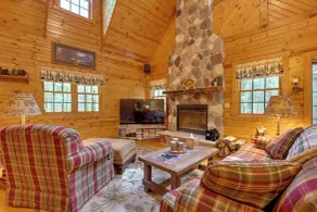 Short Walk to Lawrence Lake! Rustic Cabin w/ Deck - Innenbereich