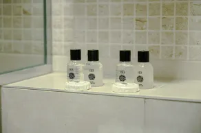 Dona, Altina - Bathroom