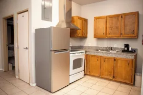 Days Inn by Wyndham Plainview Texas - Private kitchenette
