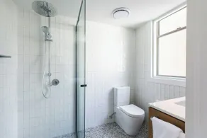Royal Exhibition Hotel - Bathroom