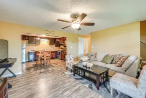 6 Mi to Lake Liberty: Pet-friendly Home w/ Yard - Interior