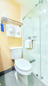 Days Inn by Wyndham Los Angeles LAX Airport Stadium Area - Salle de bain
