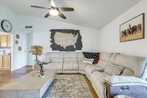 5 Mi to Stadiums! Quiet & Sun-soaked Peoria Oasis - Interior