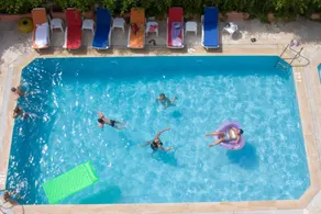 Zel Hotel - Piscina