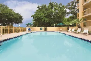Days Inn by Wyndham Gainesville Florida - Piscine