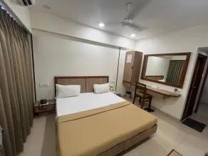 Hotel Golden Plaza - Room