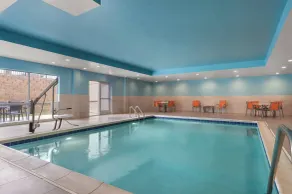 Holiday Inn Express & Suites - Staunton by IHG - Piscina