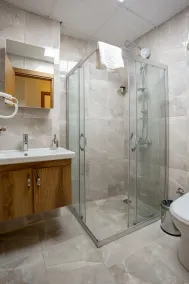 West Palace - Bathroom