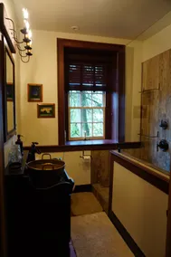 Brownstone Colonial Inn - Bad
