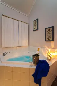 Potshot Hotel Resort - Bathroom