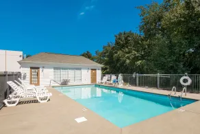 Quality Inn Decherd - Winchester - Piscina