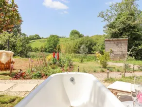 Coombe Valley Shepherd's Hut - Bathroom