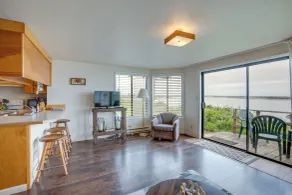 NYA Oceanfront Smith River Cabin w / Deck & Views! - Interiör