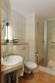 Luckai Hotel & Restaurant Inhaber Dennis Burmann - Bathroom