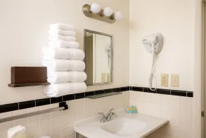 Ventura Motel - Bathroom