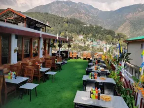 Hotel Akash - Luxury Hotel In McLeodganj - Restaurant