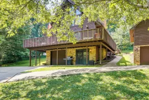 Cabin w/ Deck ~ 3 Mi to Apple Valley Lake! - Innvendig