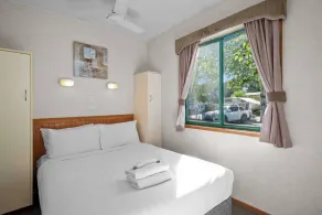 Albury Holiday Park - Room