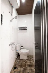 Gumitish Residence Singaraja - Badezimmer