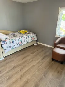 12 Ashworth Ave suites - Chambre
