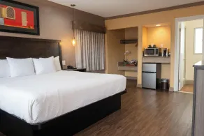 Om Park Inn and Suites El Cajon near San Diego - Chambre