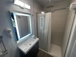 Twin Peaks Hotel - Baño