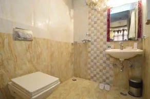 Hotel Surya Garh - Bathroom
