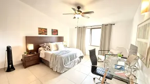 Appartement de vacances avec terrasse, jardin et barbecue | Vue ville - Chambre