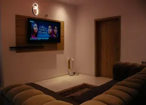 Regional Hotel and Suites - Living area