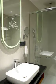 Raam Leela Hotel - Bathroom