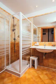 Euro Hotel - Bathroom